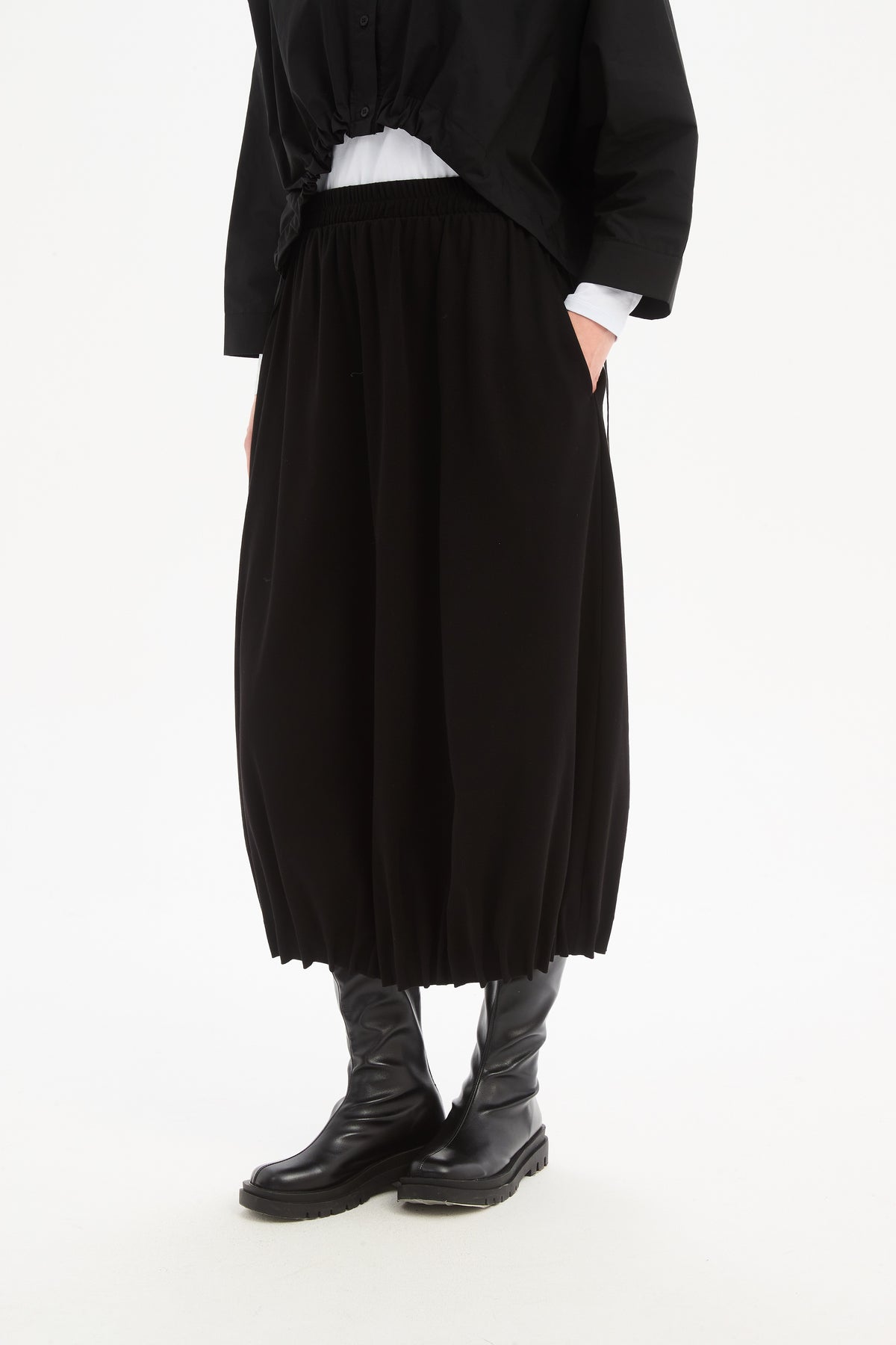 Tirelli Pintuck Hem Jersey Skirt – Black | 26P3804