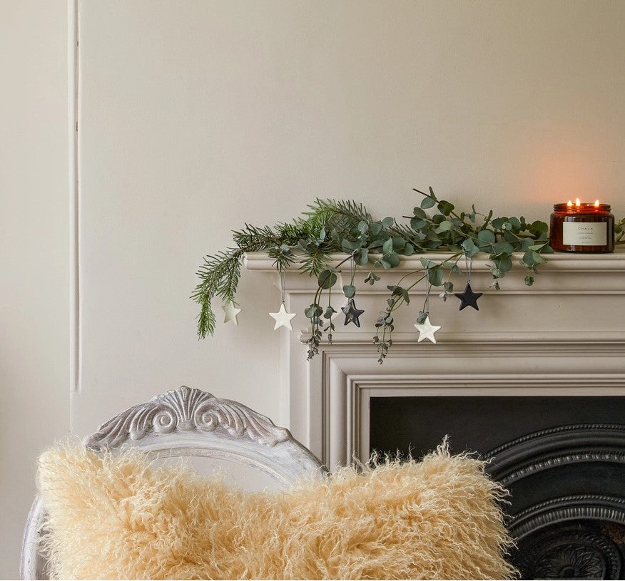 Porcelain star decorations in grey or white