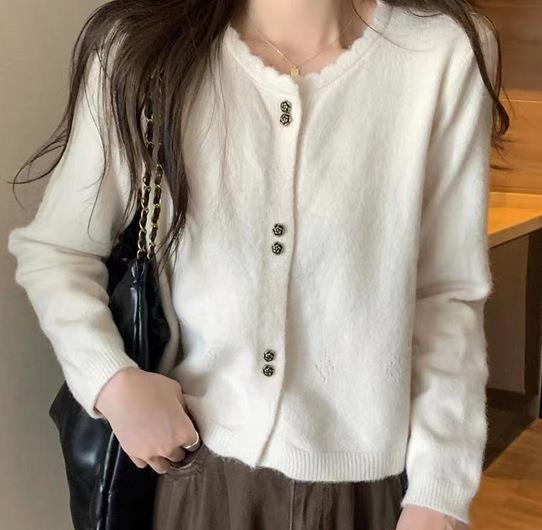 Twin Rose Button Through Scallop Edge Cardigan in Cream