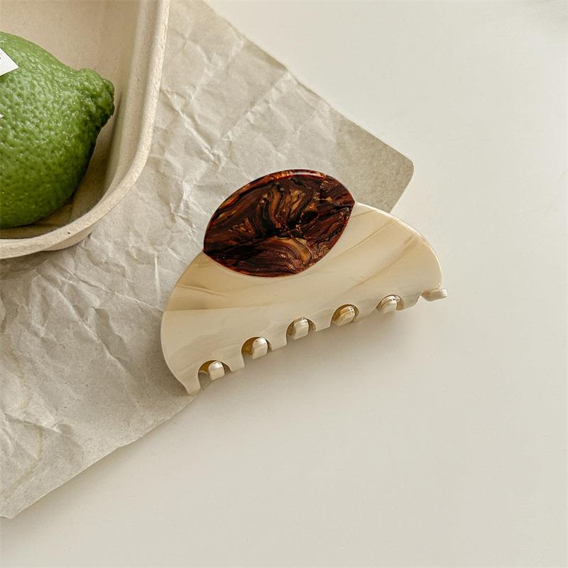 Rounded Claw Clip in Cream & Brown Marble