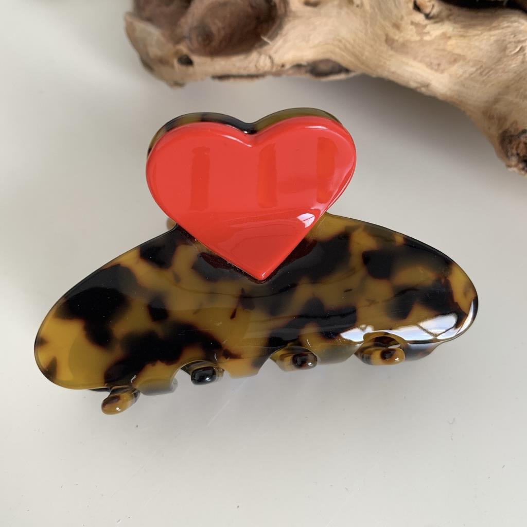 Medium Heart Claw Clip in Tortoiseshell & Red