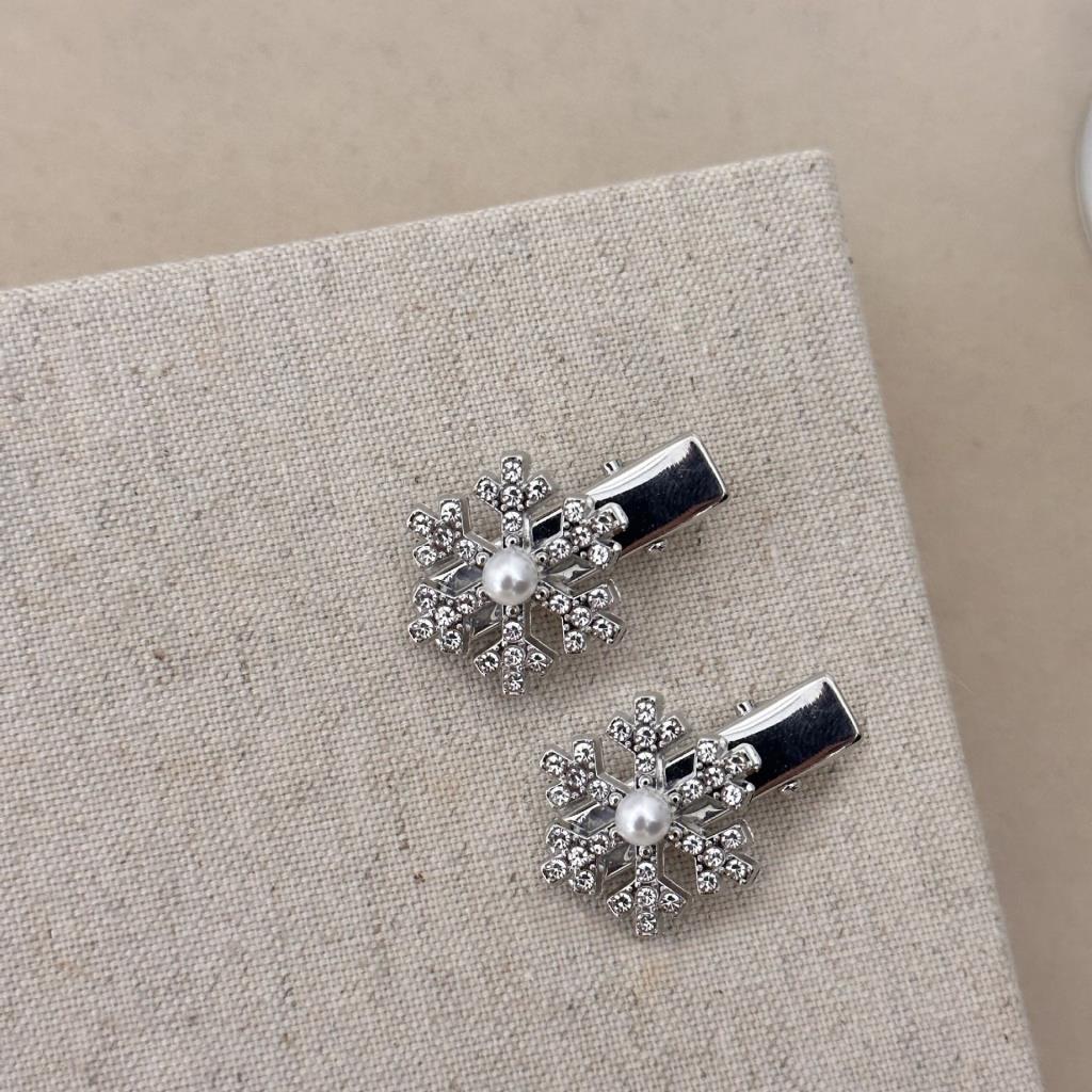Twin Silver Snowflake Crocodile Hair Clips with Pearl | Last True Angel