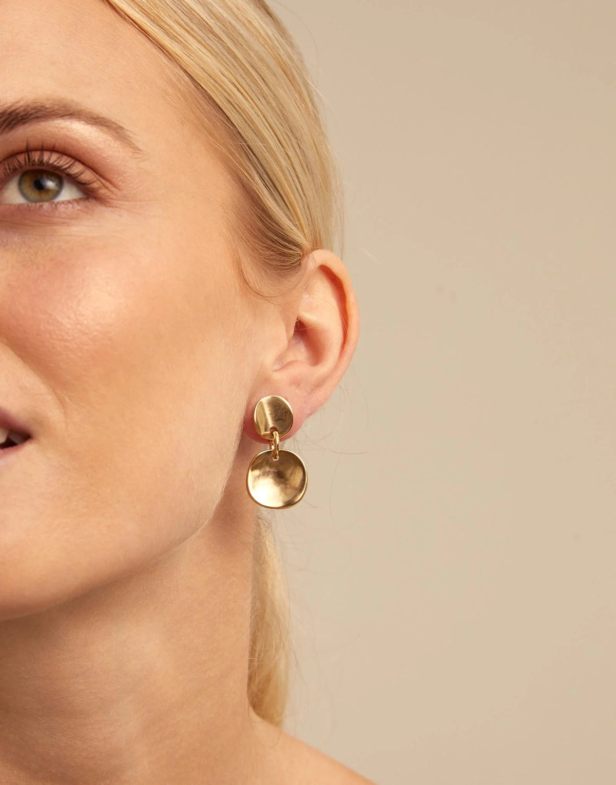 UNOde50 Gold Circle Drop Earrings – PEN0055