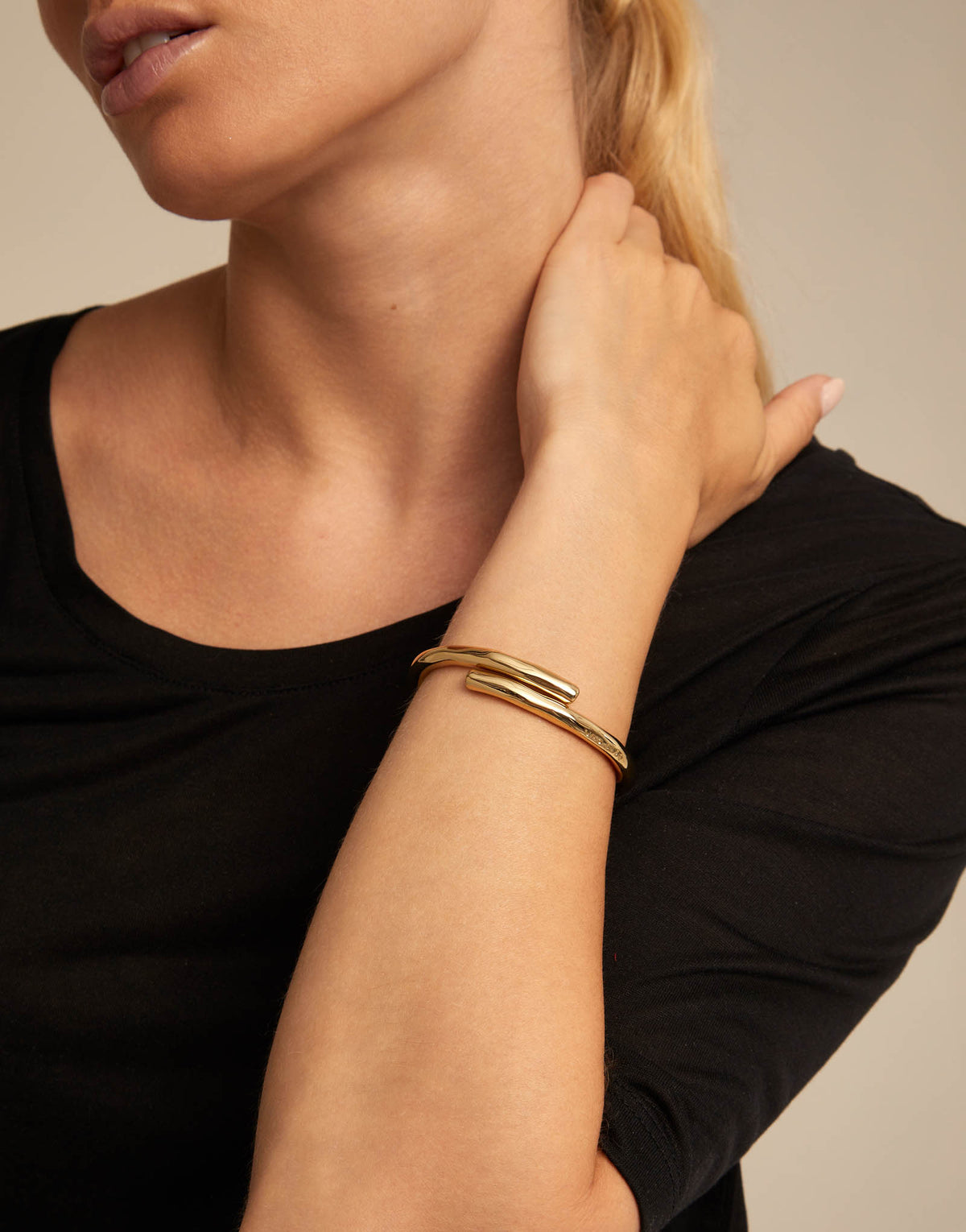 UNOde50 Gold Tubular Bangle Bracelet – PUL2187