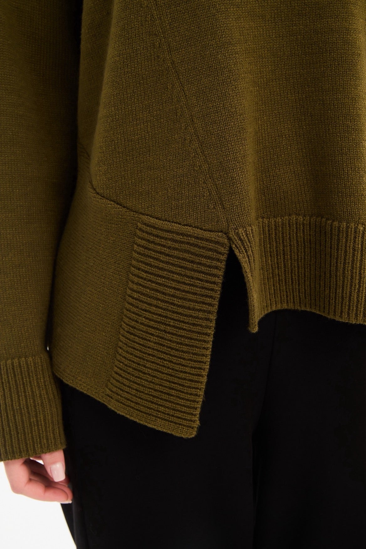Tirelli Asymmetric Rib Detail Knit – Khaki | 26K3814