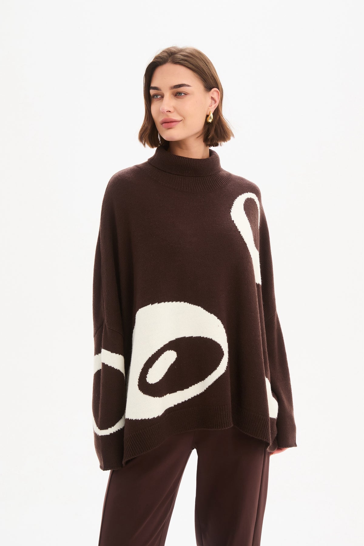 Tirelli Retro Circle Oversized Knit – Chocolate & Cream | 26K3810