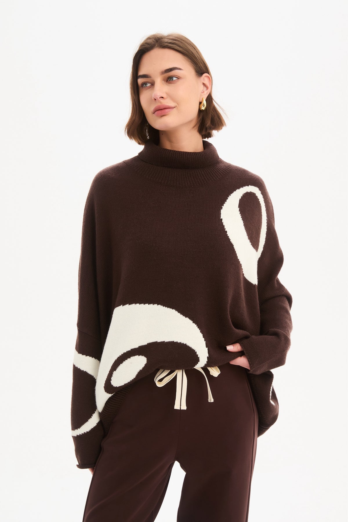 Tirelli Retro Circle Oversized Knit – Chocolate & Cream | 26K3810