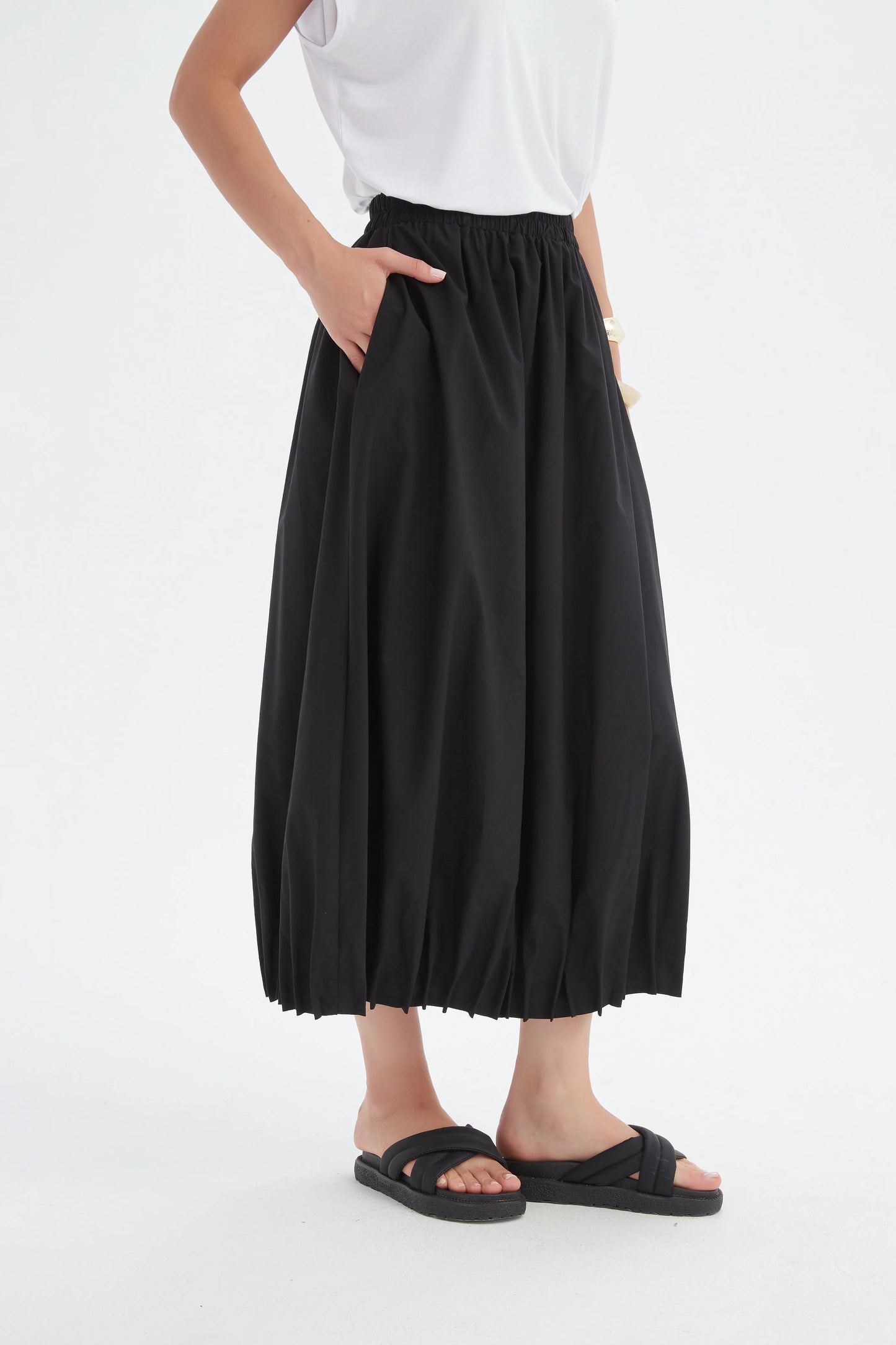 Black Pin Tuck Hem Skirt | Tirelli