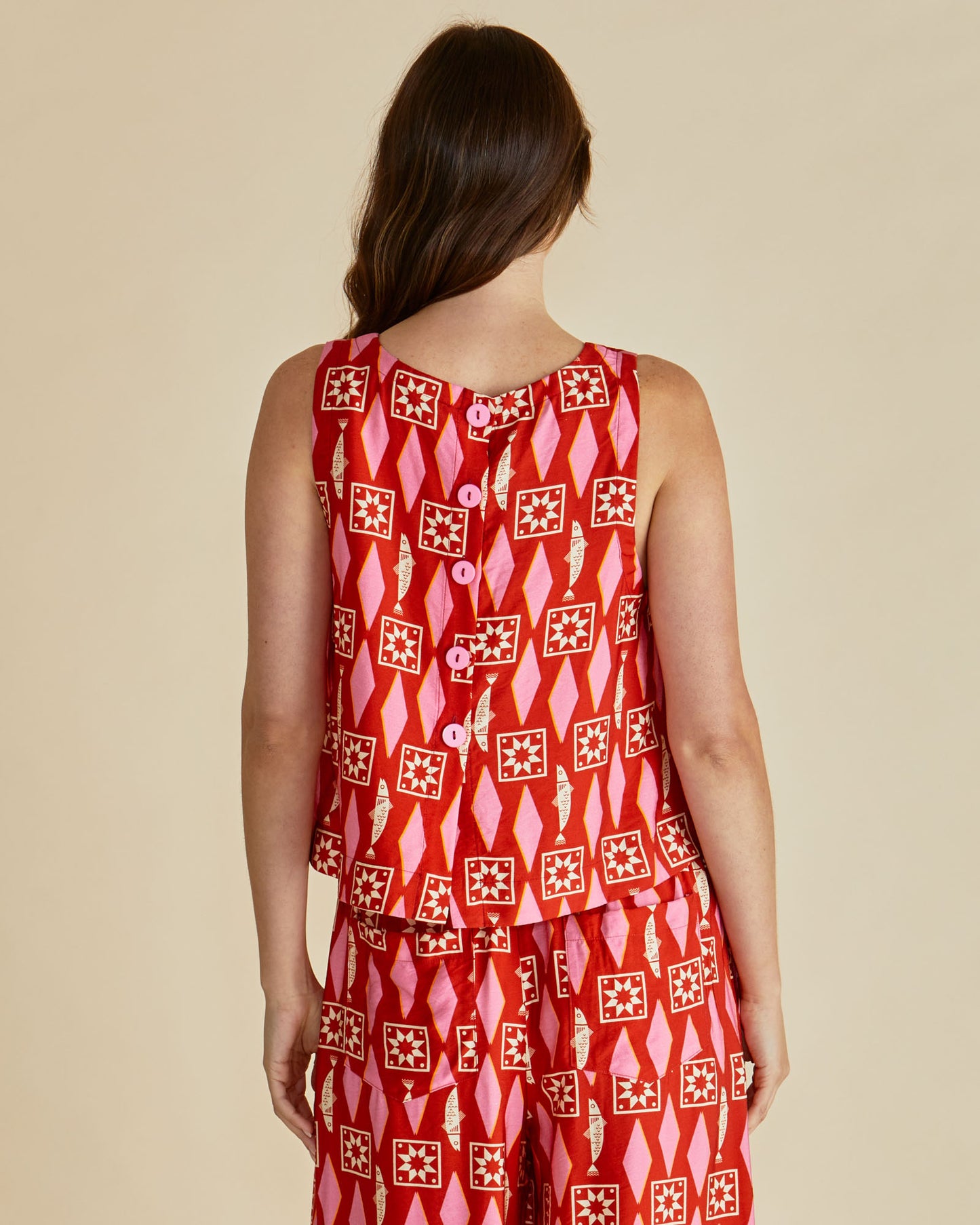 Round Neck Sleeveless Sardinia Print Top - Copacabana | Betty Basics Style 8485