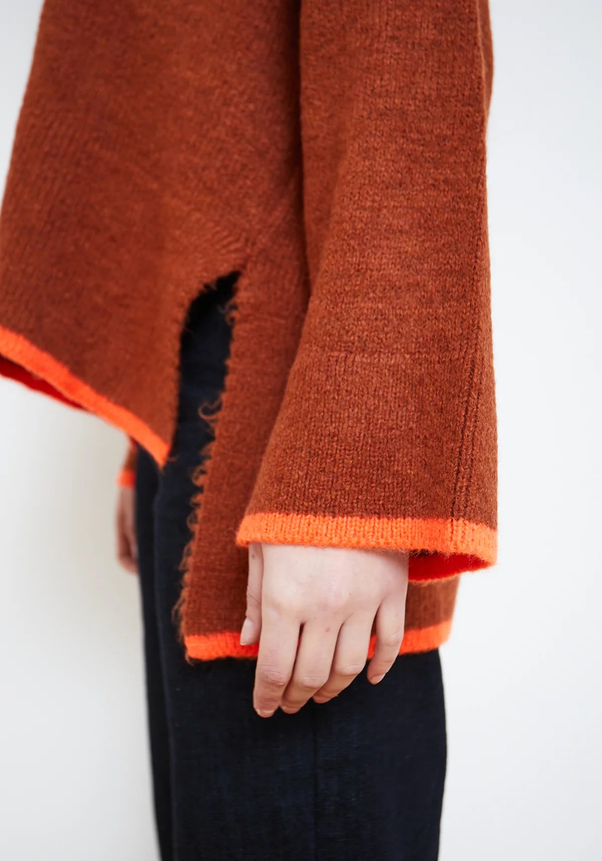 Brown Hug Jumper | Dr.Bloom