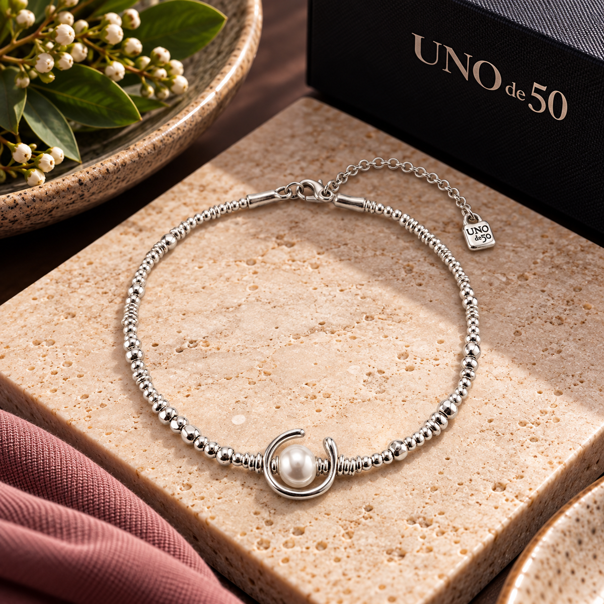 UNOde50 Short Pearl Necklace – Silver | COL0970