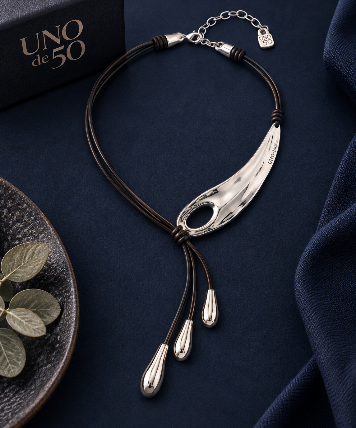 UNOde50 Leather Necklace with Silver Drops – COL1751