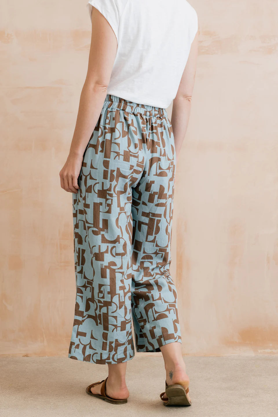 Greta Highline Print Cropped Trousers Mocha | LM26082
