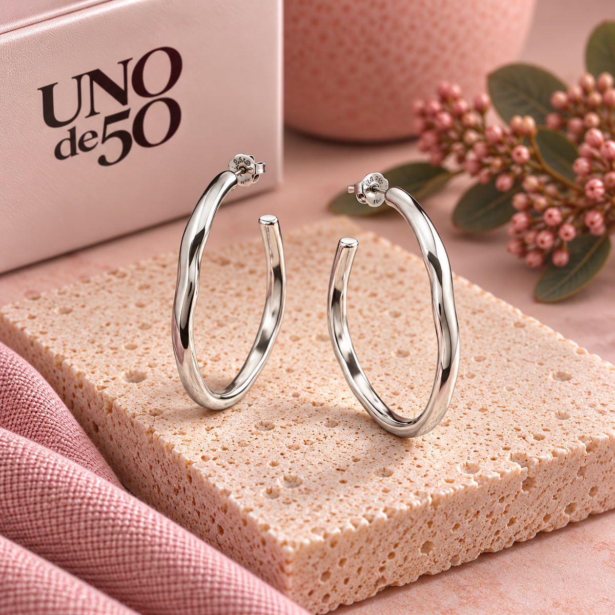 UNOde50 Silver Open Hoop Earrings – PEN0419