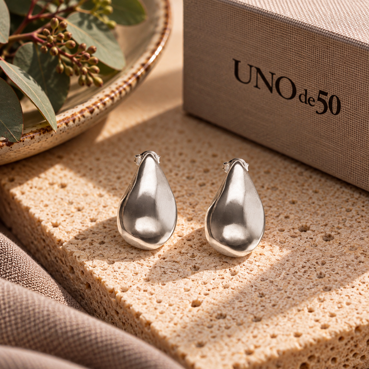 UNOde50 Corium Drop Earrings – Silver | PEN1076