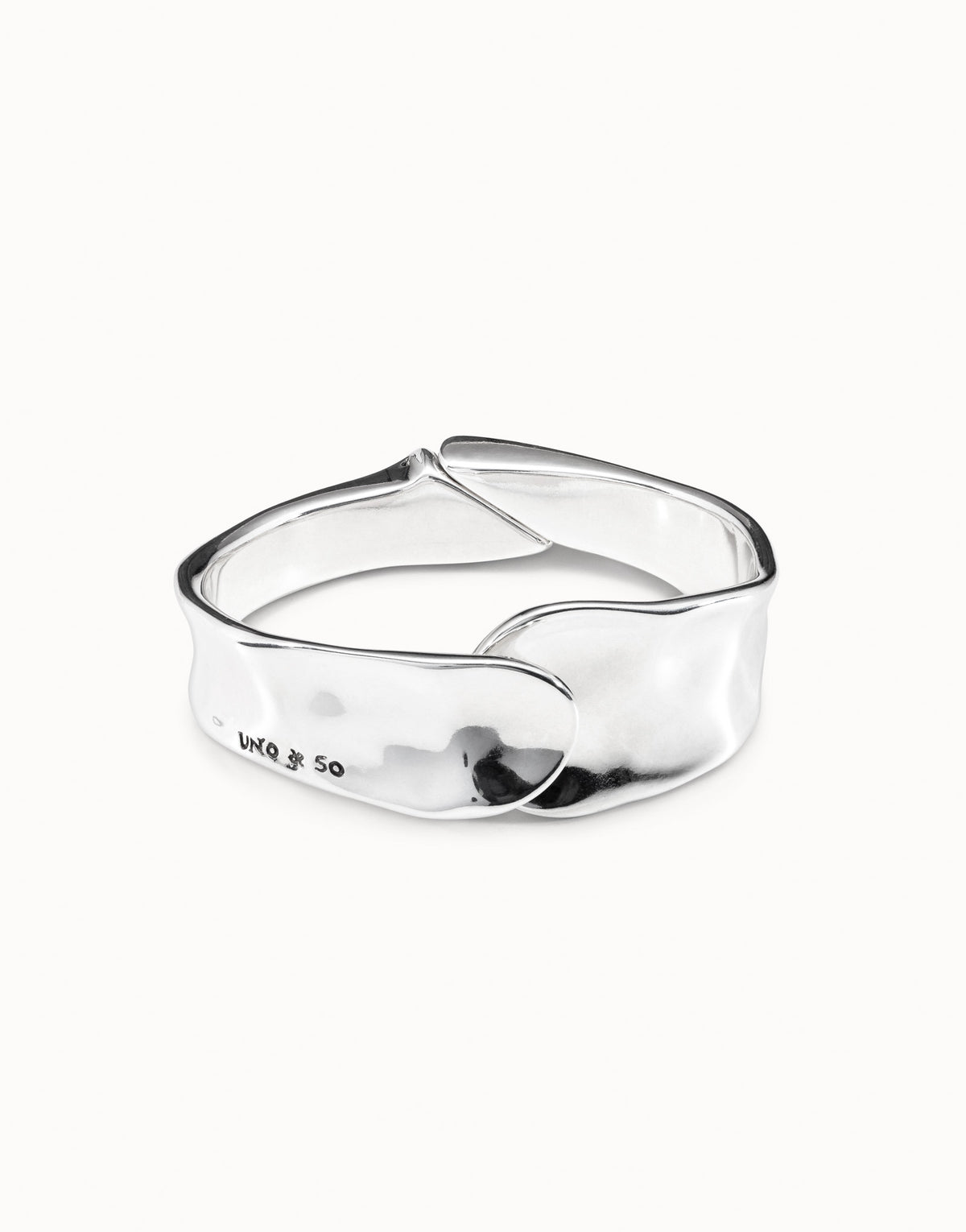 UNOde50 Silver Minimalist Wave Bangle – PUL1806