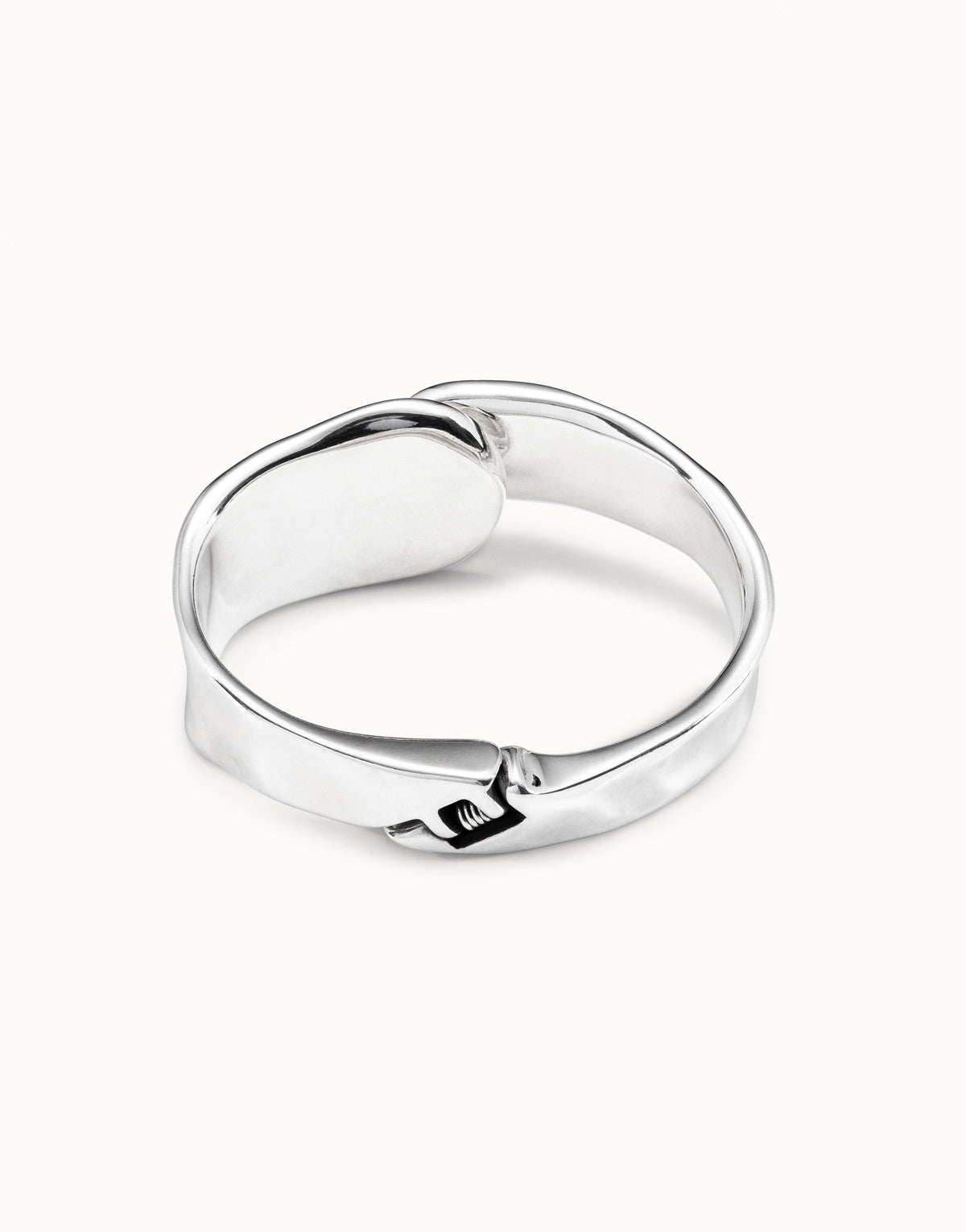 UNOde50 Silver Minimalist Wave Bangle – PUL1806