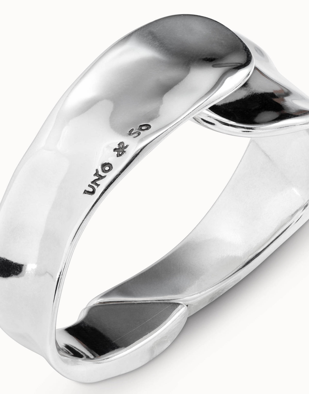 UNOde50 Silver Minimalist Wave Bangle – PUL1806
