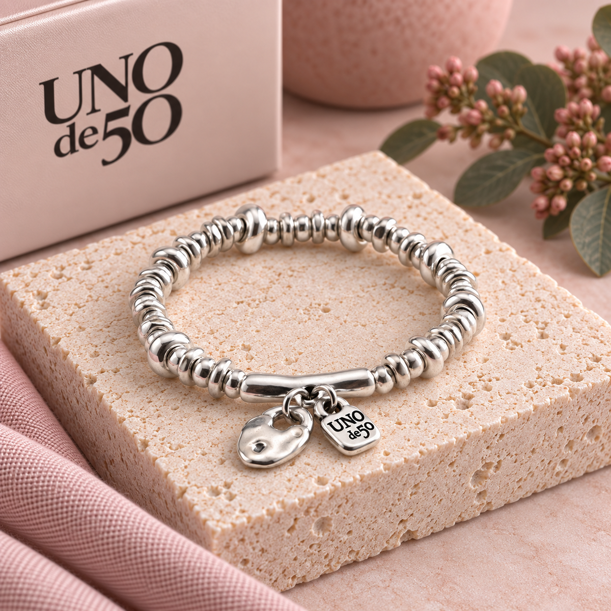 UNOde50 Beaded Stretch Bracelet with Heart Charms – PUL1808