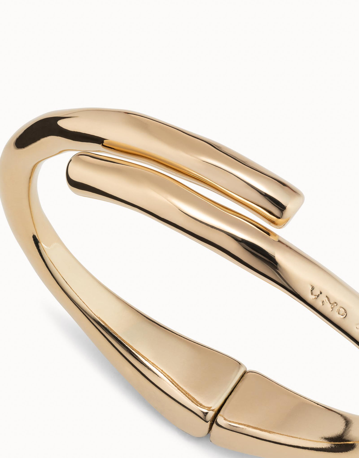UNOde50 Gold Tubular Bangle Bracelet – PUL2187