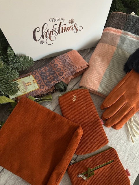 Winter Walk Pink/Navy | Christmas Gift Box