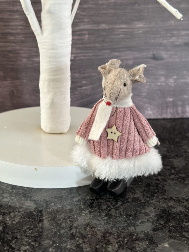 pink and white knitted mouse from Ascalon